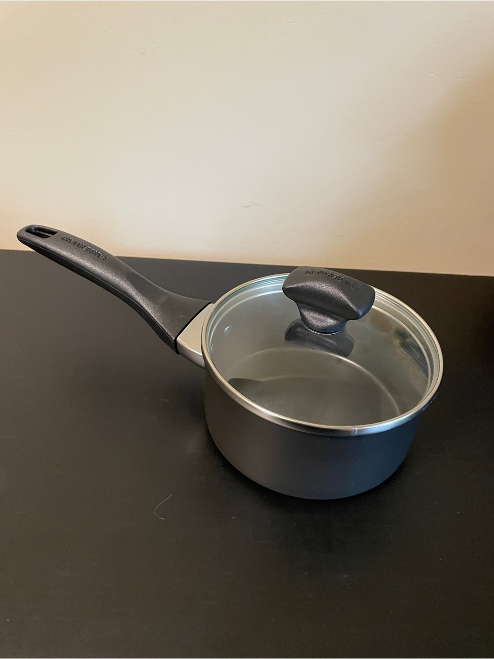 NWOT FARBERWARE NONSTICK ONE QUART POT WITH LID
